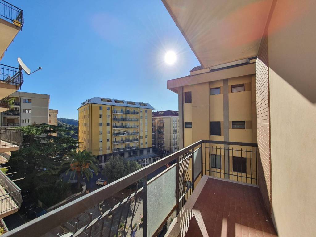 Appartamento a Catanzaro in viale Papa Pio X - Foto 2