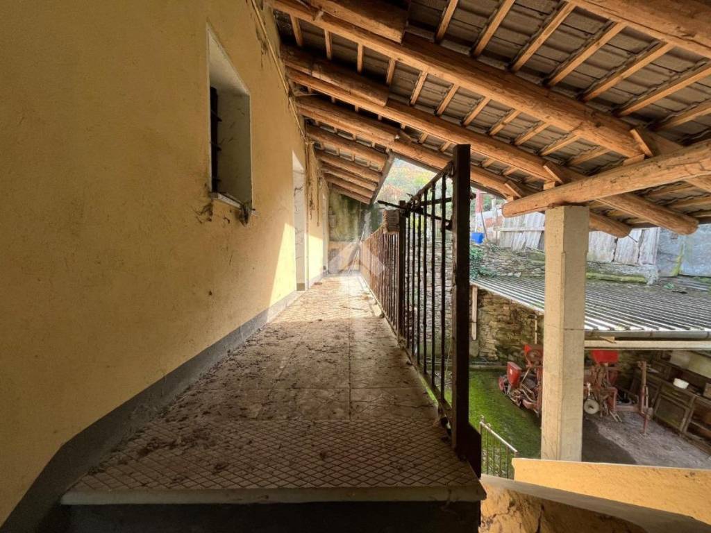 Casa indipendente a Revello in Via Comba Sant'ilario, 3 - Foto 2