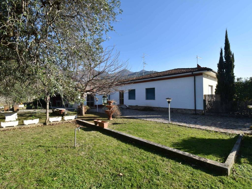 Villa a Seravezza in Piazza Fratelli Cervi, 7 - Foto 4