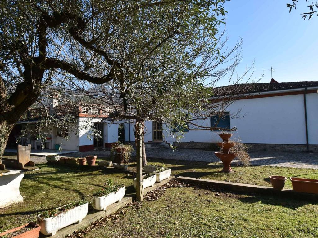 Villa a Seravezza in Piazza Fratelli Cervi, 7 - Foto 5