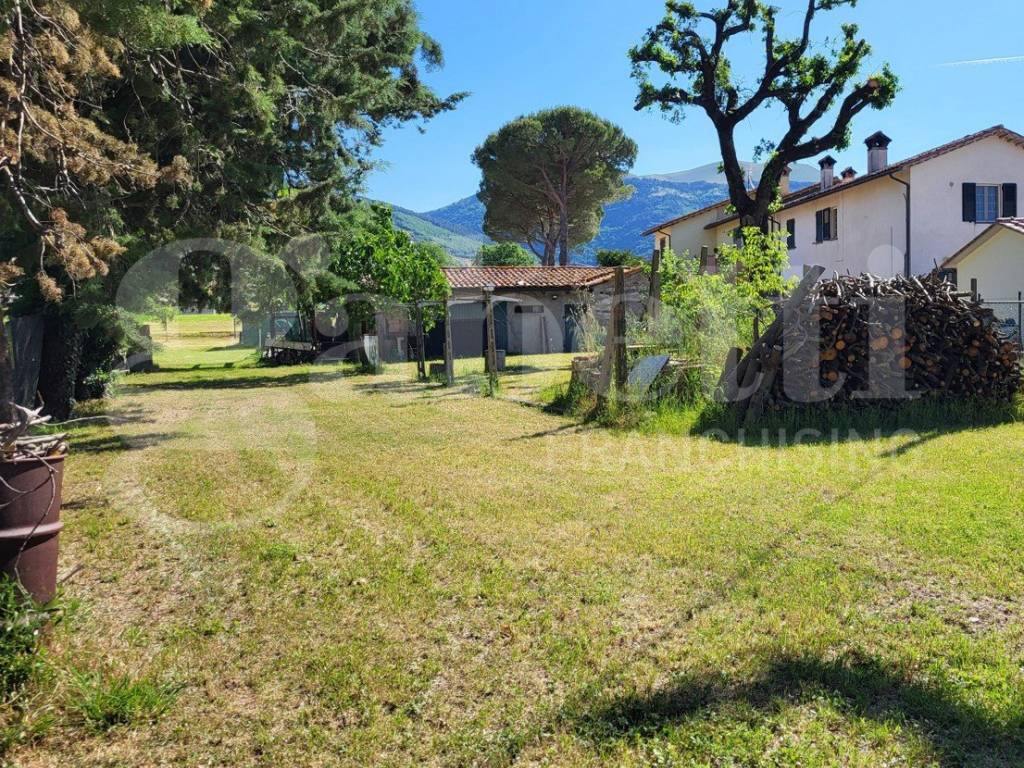 Terreno a Gubbio in Via Ponte di Ferro, 30 - Foto 2