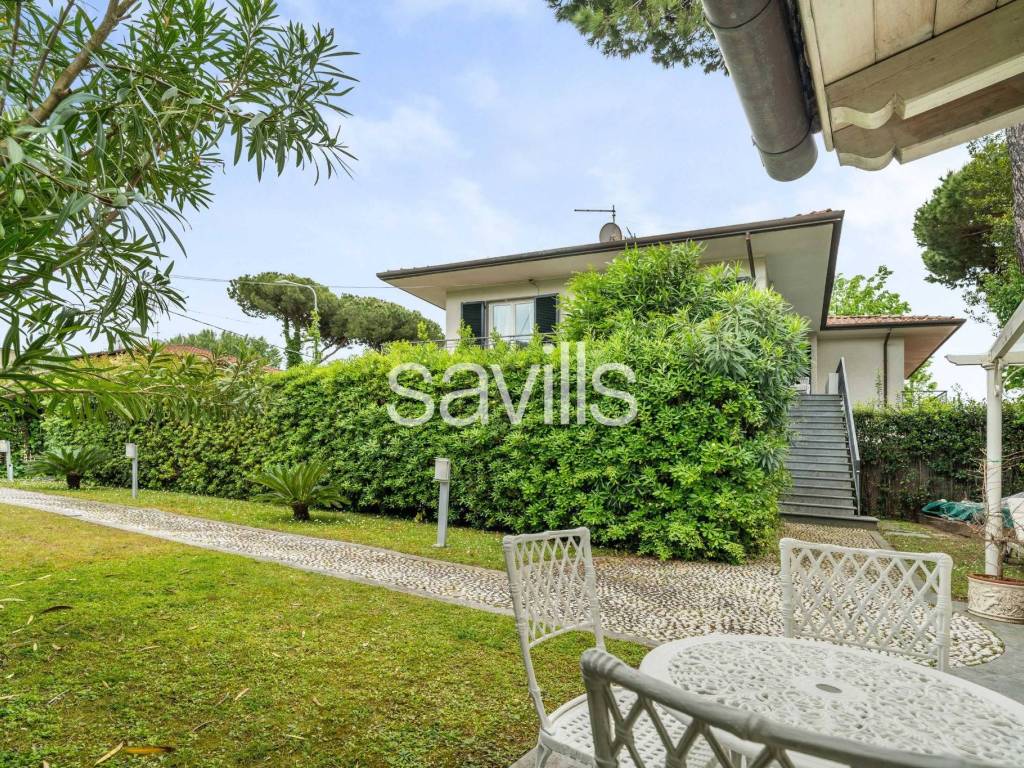 Villa a Pietrasanta in Via Bettino Ricasoli - Foto 2