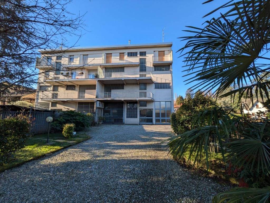 Palazzo / stabile a Cesano maderno in Via Alessandro Volta, 108 - Foto 2