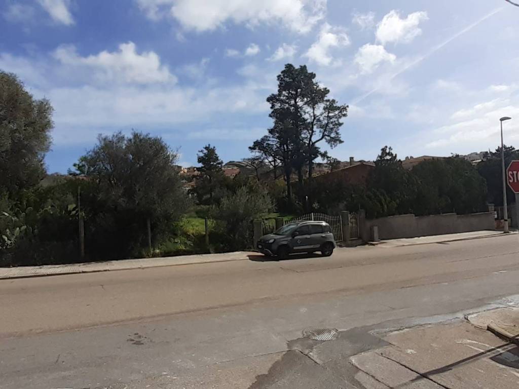 Terreno a Arzachena in Via Tiziano, 20 - Foto 2