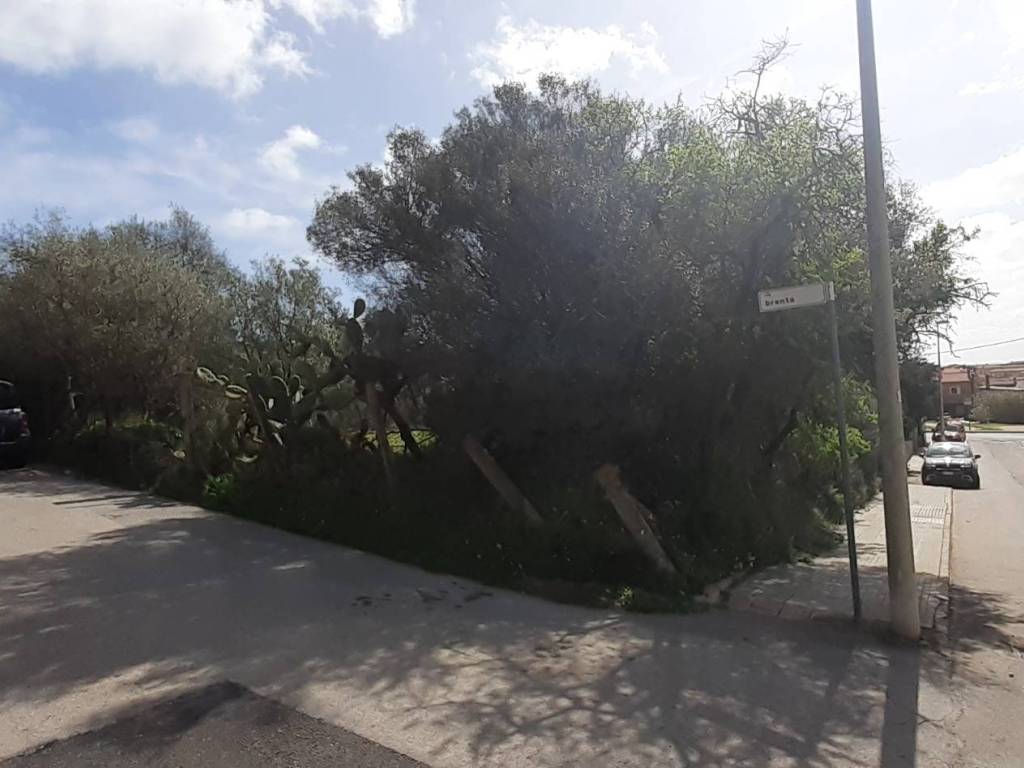Terreno a Arzachena in Via Tiziano, 20 - Foto 3