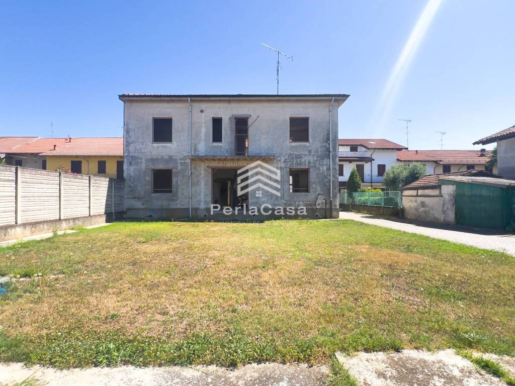 Villa a Cassolnovo in Via Montebello, 60 - Foto 2