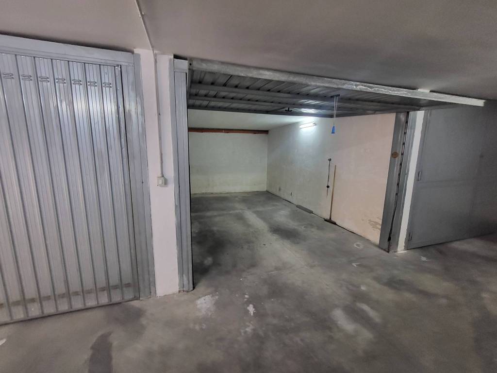 Box / garage a Brusciano in Via Carlo Tirone, 11 - Foto 3