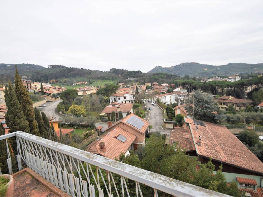 Attico / mansarda a Montecatini-terme in Viale Papa Giovanni XXIII - Foto 5