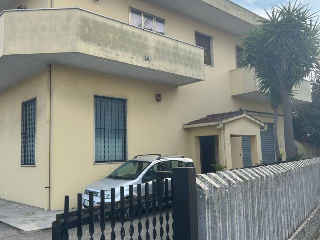 Appartamento a Città sant'angelo in Viale Matrino, 33 - Foto 2