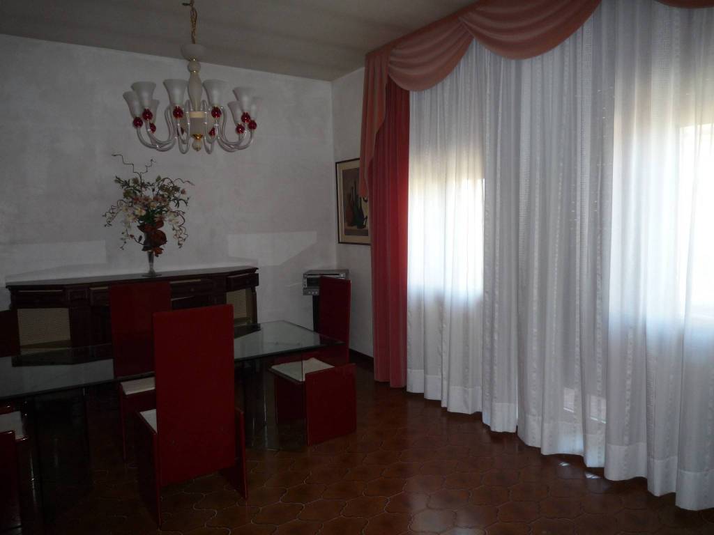 Villa a Rovigo in Viale Porta Adige, 45 - Foto 2