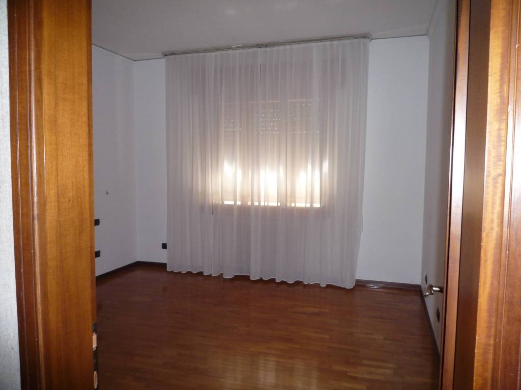 Villa a Rovigo in Viale Porta Adige, 45 - Foto 4