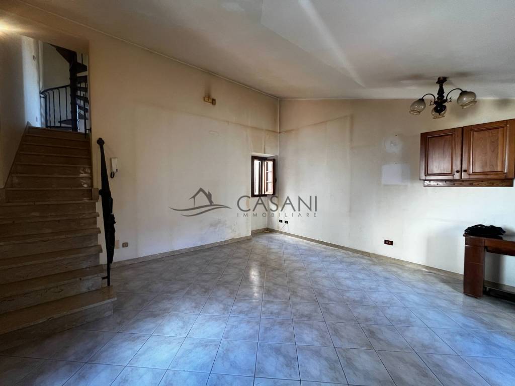 Casa indipendente a Camaiore in Via Vittorio Emanuele, 5 - Foto 2