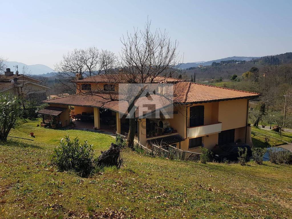 Villa a Lucca in Via montebonelli - Foto 3