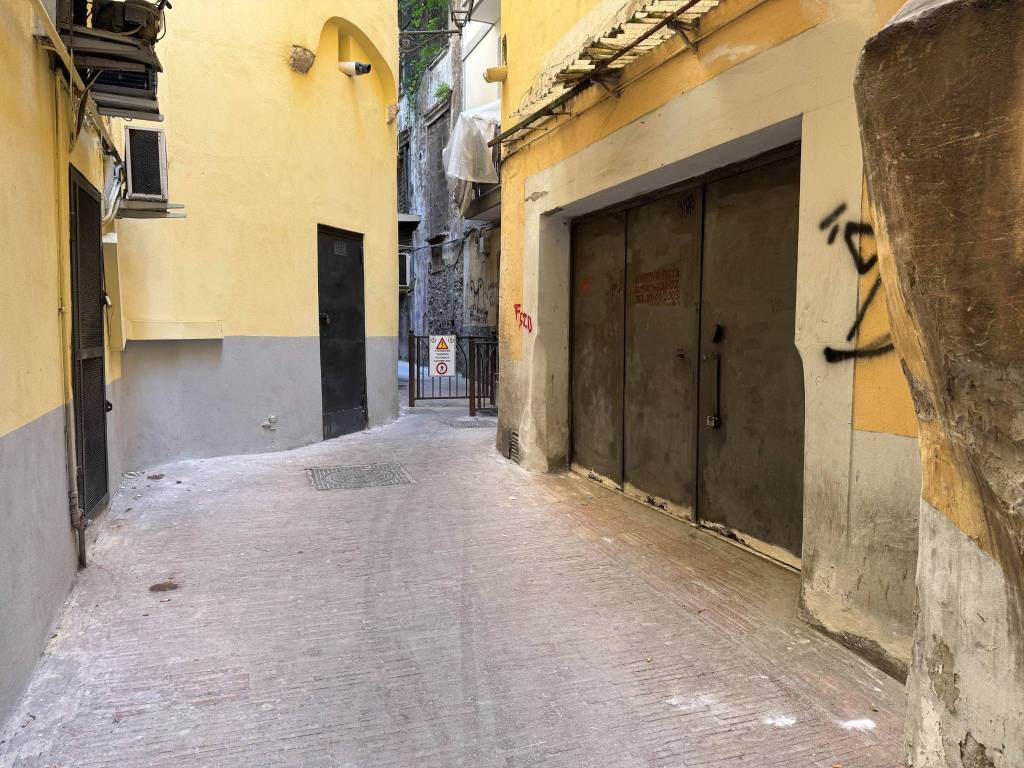 Box / garage a Salerno in Vicolo Guaiferio - Foto 3