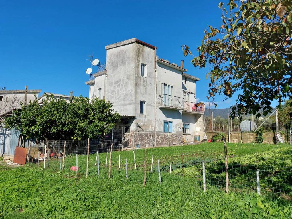Palazzo / stabile a Olevano sul tusciano - Foto 2