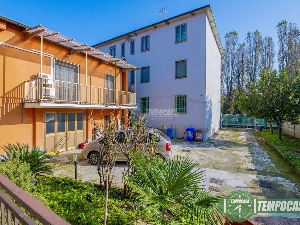 Casa indipendente a Peschiera borromeo in Via della Resistenza 25 - Foto 2