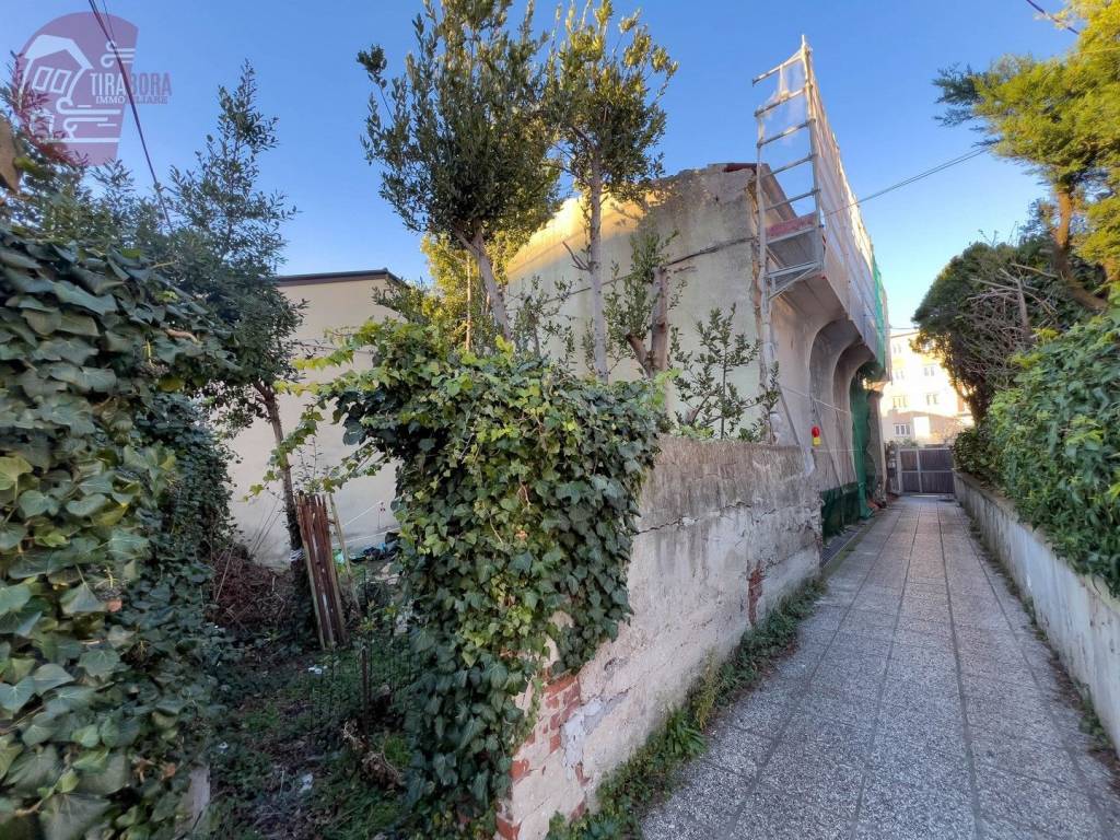 Rustico / casale a Trieste in Via Eugenio Scomparini, 18 - Foto 5