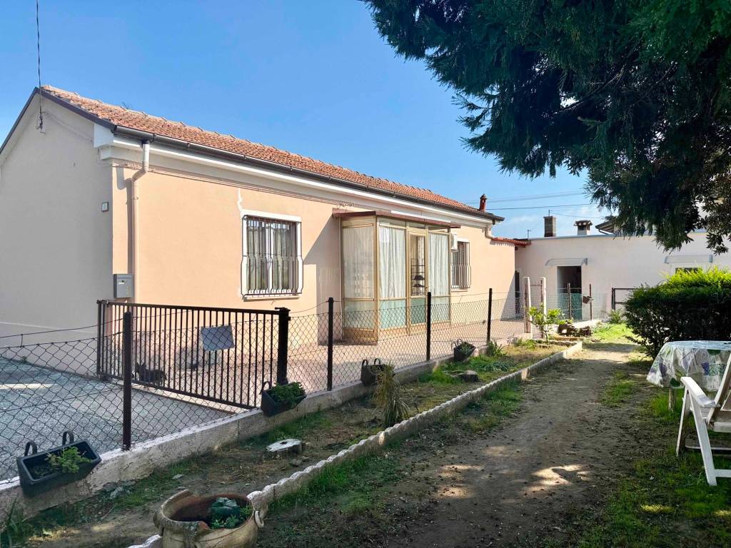 Villa a Argenta in Via Primo Guerrini, 3 - Foto 2