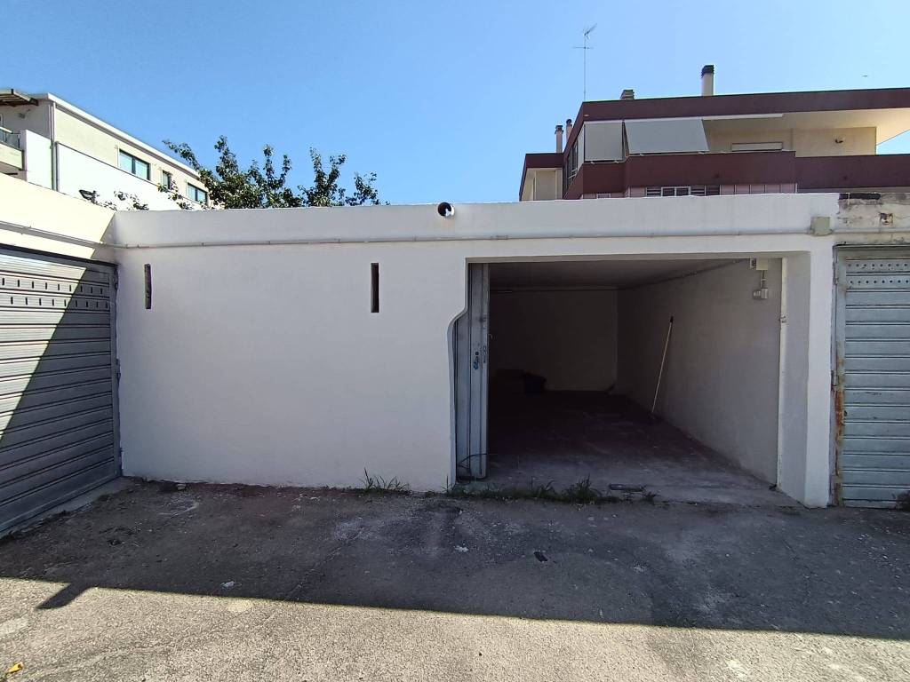 Box / garage a Lecce in Via Pietro Marti, 11 - Foto 4