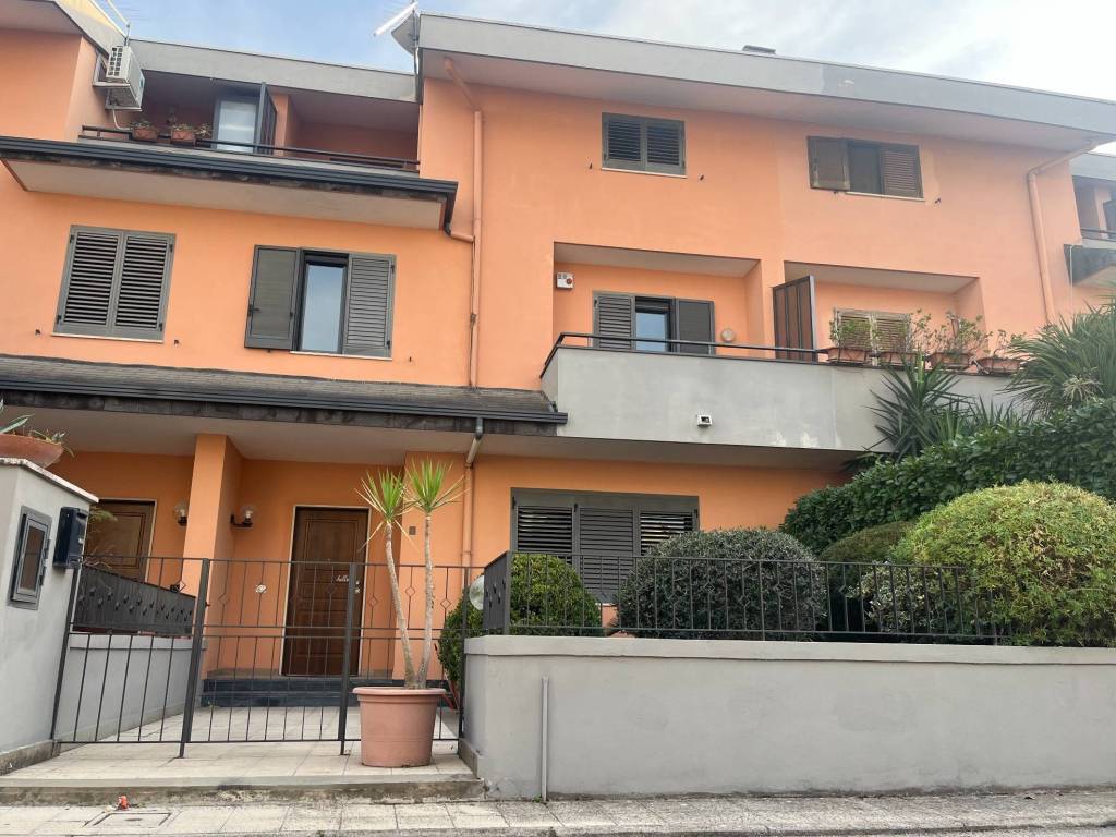 Villetta a schiera a Caserta in Via Claudio Coccia - Foto 2