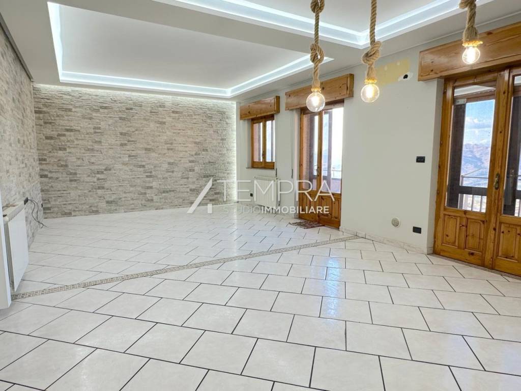 Appartamento a Adrano in VIA PAOLO VI - Foto 3