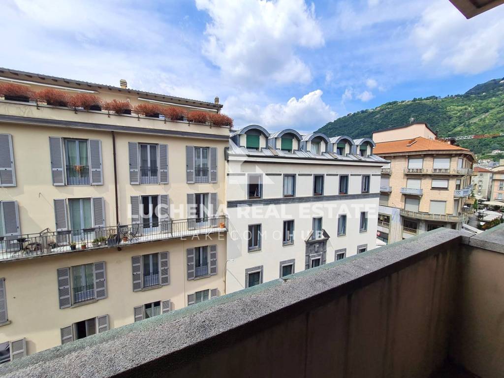 Appartamento a Como in Via Giuseppe Garibaldi, 35 - Foto 5