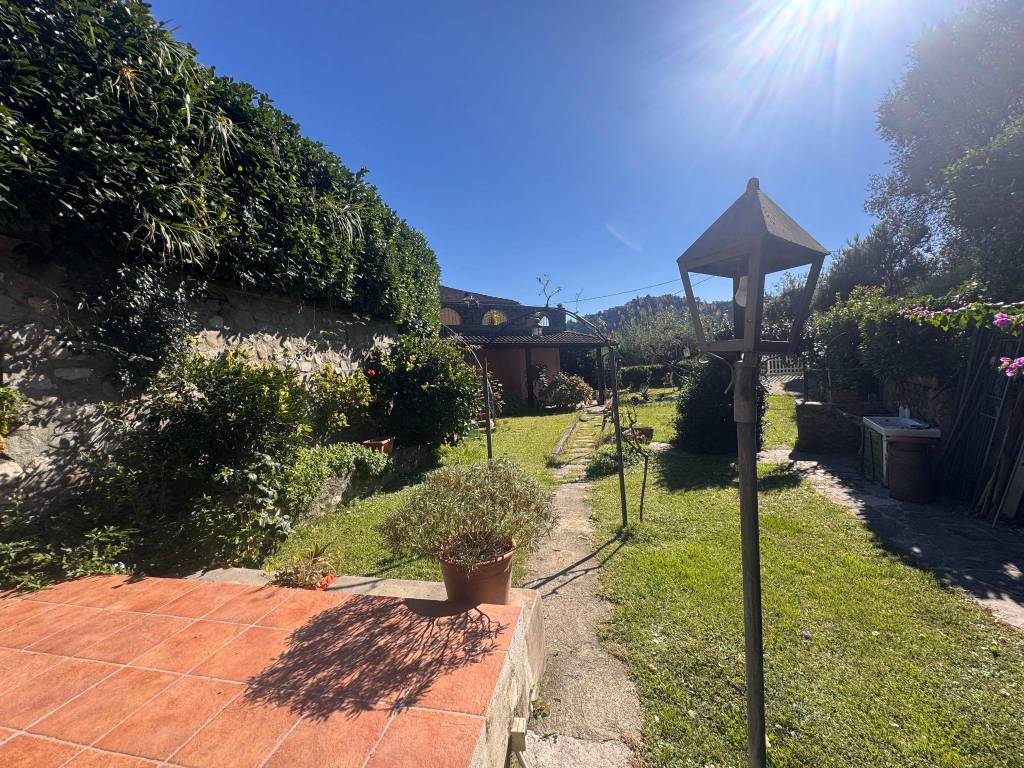 Villa a Follo in Via Brigate Partigiane, 2 - Foto 4