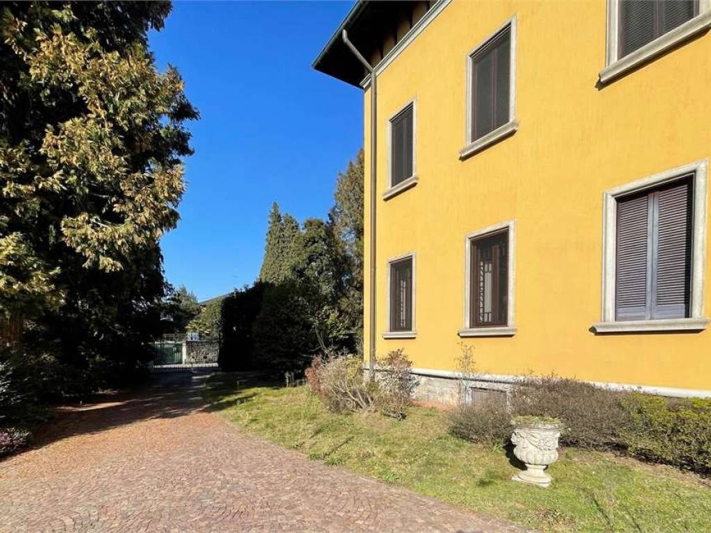Villa a Somma lombardo in via Mameli - Foto 2