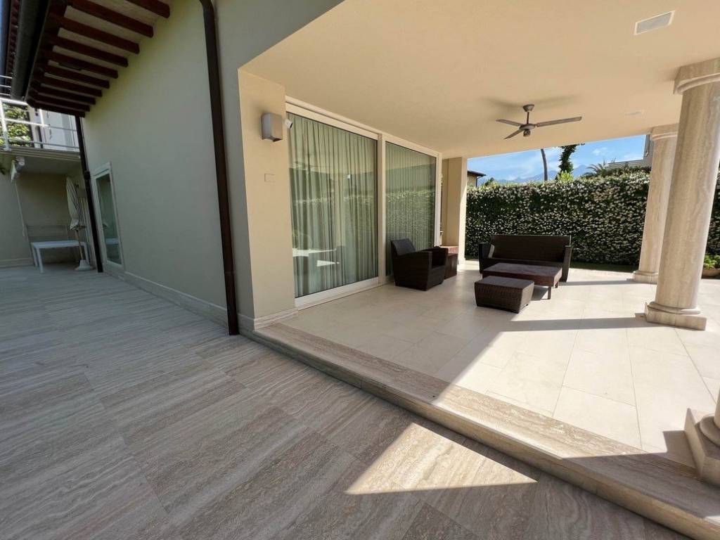 Villa a Forte dei marmi in Via Scassi Carli, 67 - Foto 2