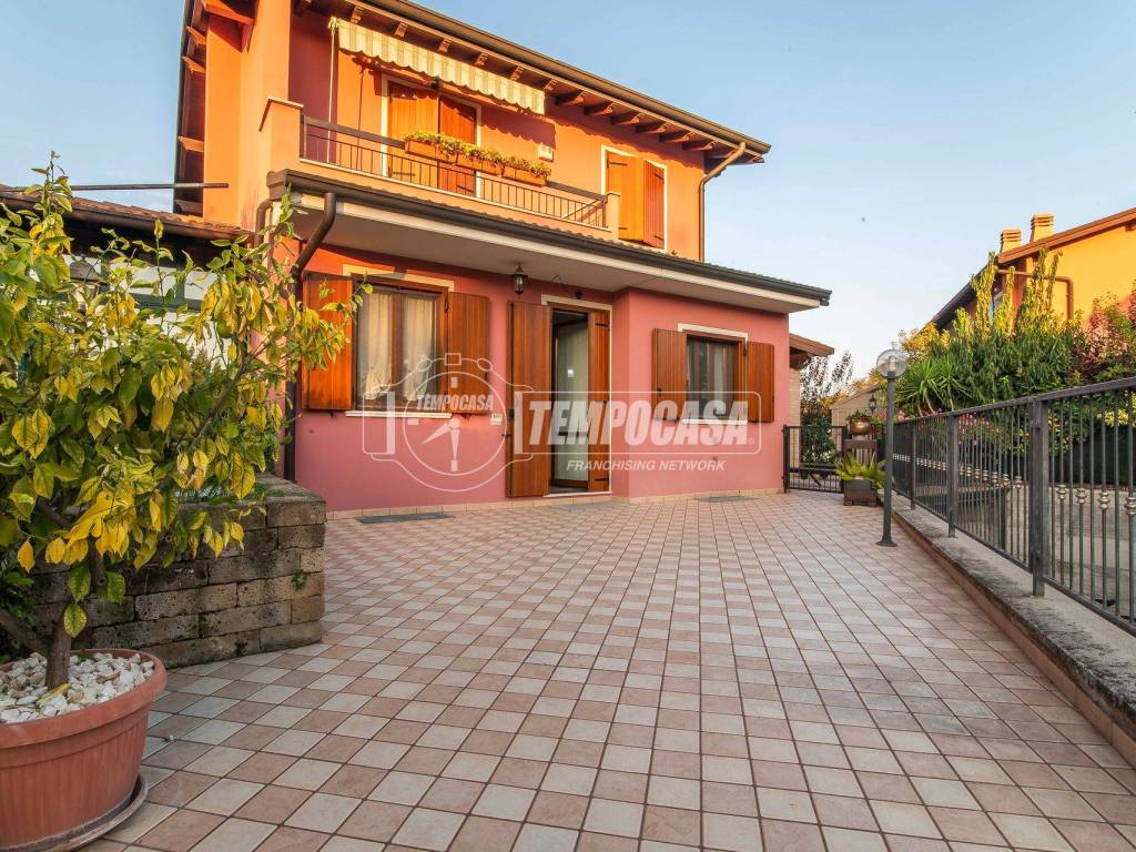 Villa a Montichiari in Via Giuseppe Tovini 27 - Foto 2