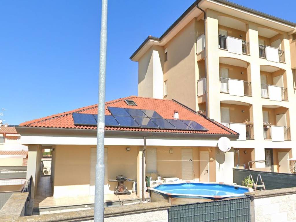 Villa a Trecate in Via Angelo Busto, 1 - Foto 2