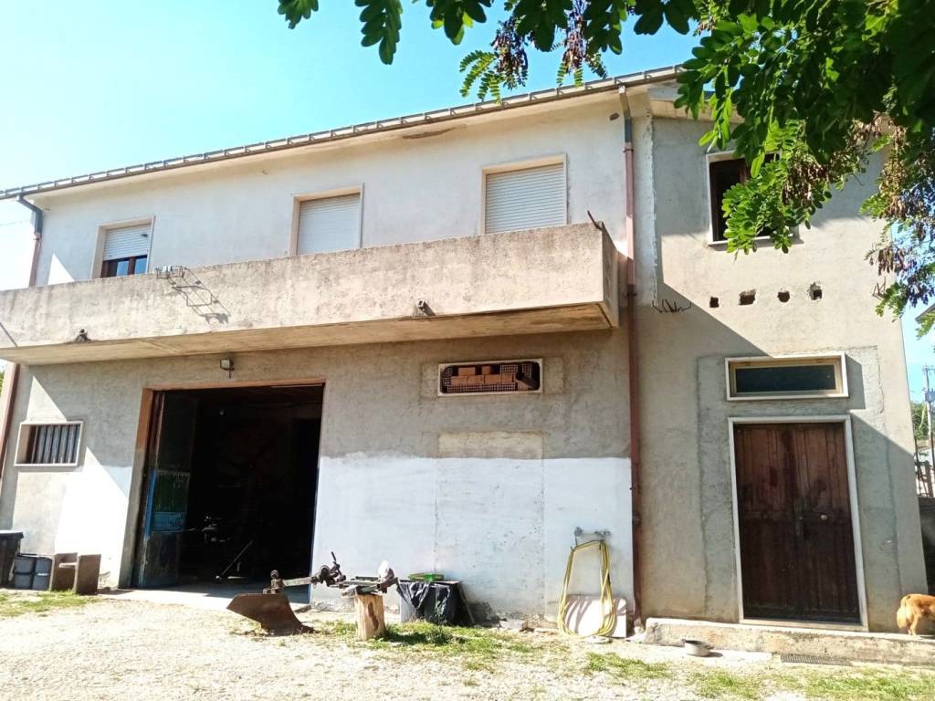 Casa indipendente a Campobasso in c.da Colle Longo superiore, snc - Foto 3