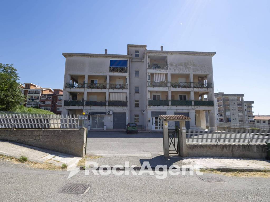 Appartamento a Catanzaro in Via Monsignor Armando Fares, 21 - Foto 2