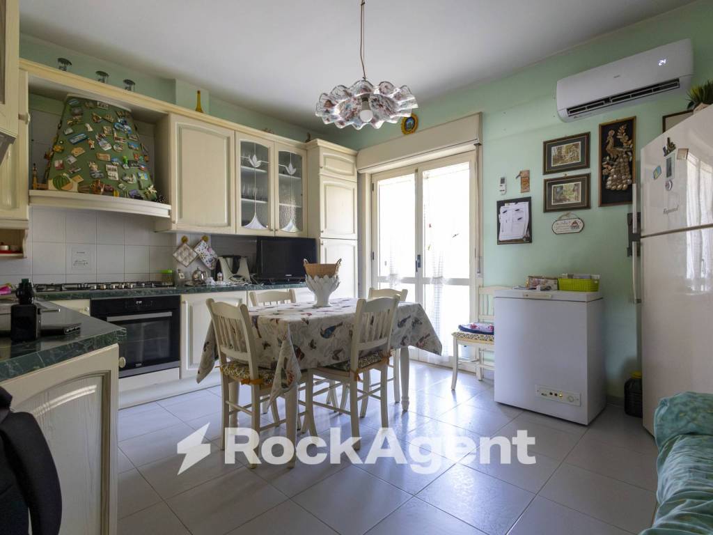 Appartamento a Catanzaro in Via Monsignor Armando Fares, 21 - Foto 3