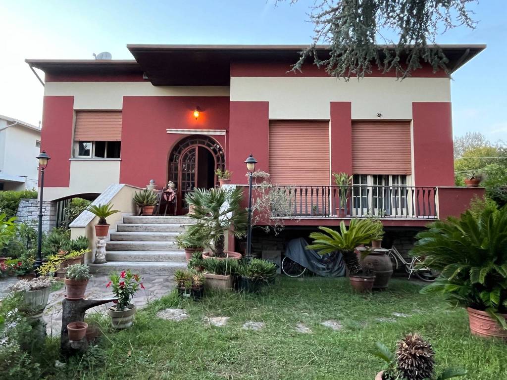 Villa a Lucca in Viale Giacomo Puccini - Foto 2