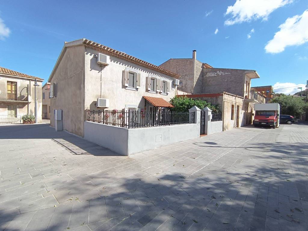 Villa a Seneghe in Corso Umberto, 224 - Foto 3