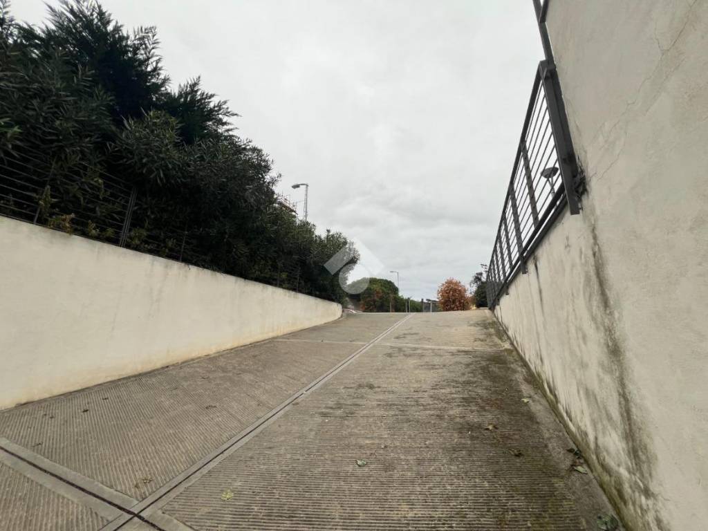 Box / garage a Albissola marina in VIA ANGELO BARILE - Foto 4