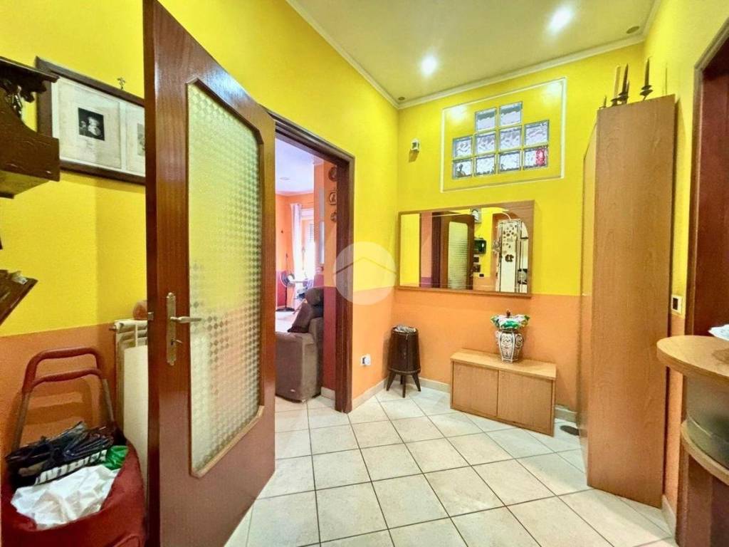 Appartamento a Portici in Via Carlo e Luigi Giordano, 47 - Foto 3