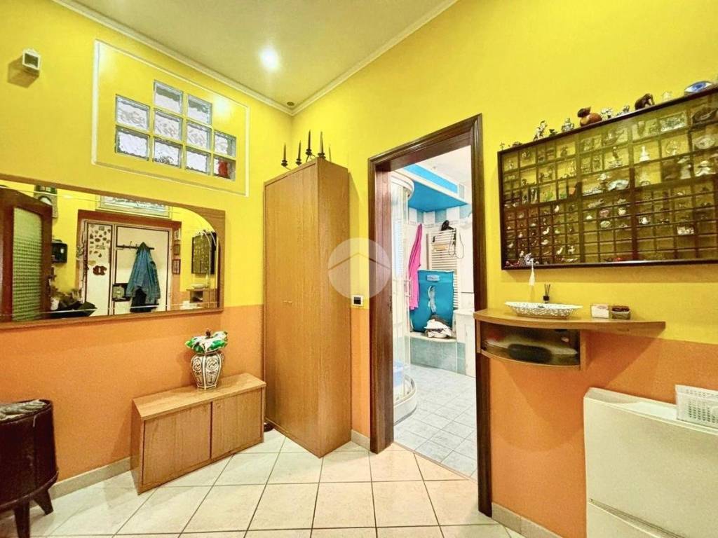 Appartamento a Portici in Via Carlo e Luigi Giordano, 47 - Foto 4