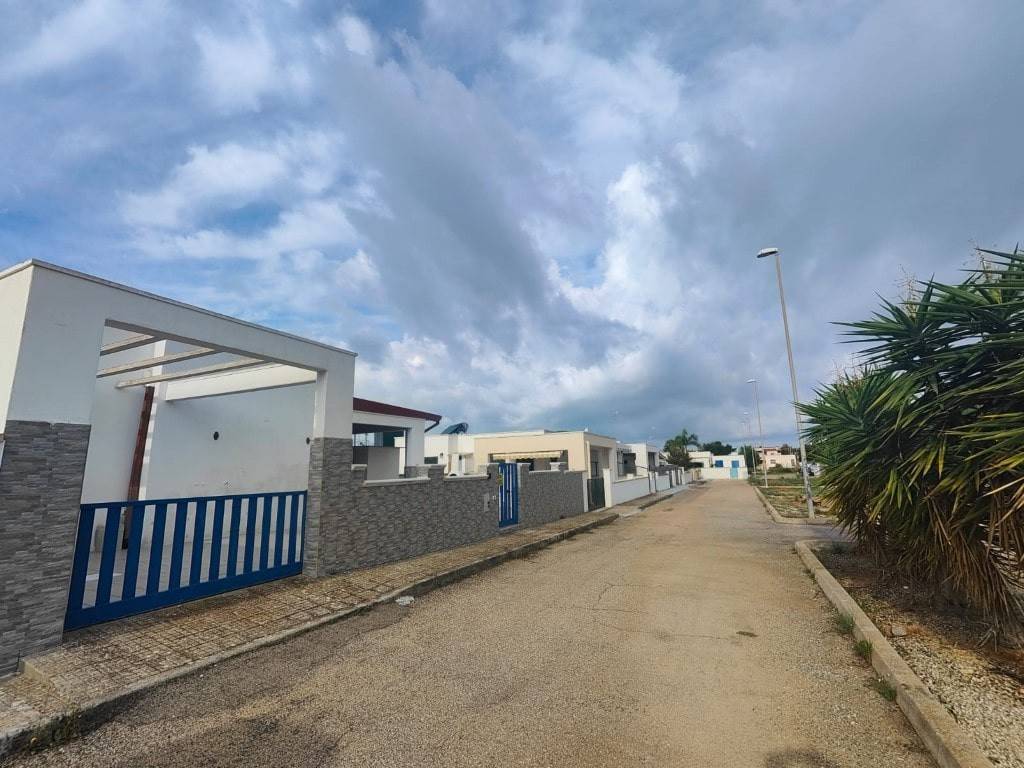 Villa a Salve in via Comi, snc - Foto 3