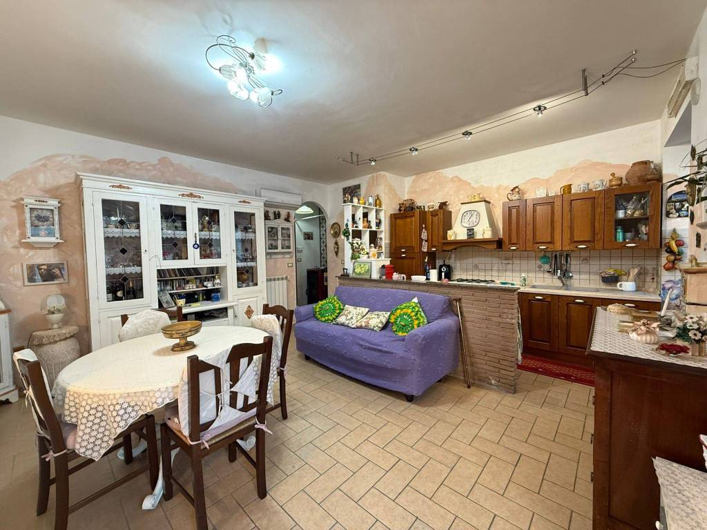 Appartamento a Capodimonte in Via Roma, 27 - Foto 3