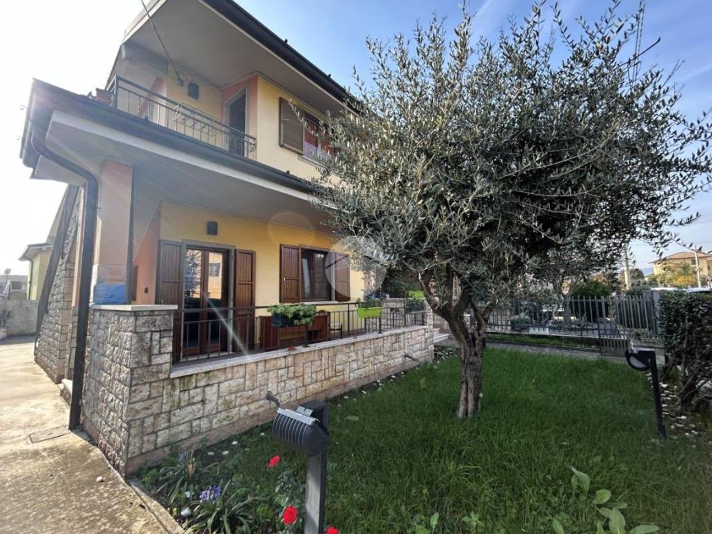 Villa a Rovato in Via Caduti del Lavoro, 10 - Foto 3