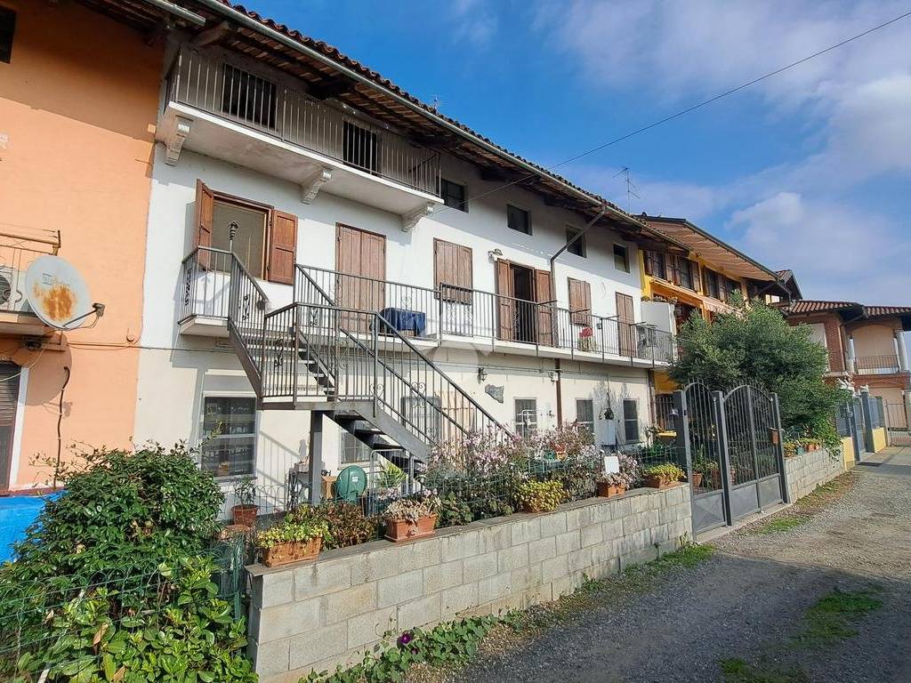 Casa indipendente a Alice castello in VIA CAMILLO BENSO CAVOUR, 12 - Foto 3