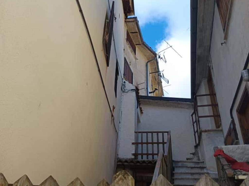 Palazzo / stabile a Lucoli in Via della Chiesa - Foto 3