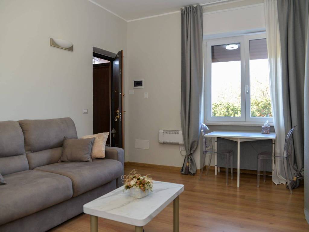 Appartamento a Gavirate in Via Cornelio Rovera - Foto 3