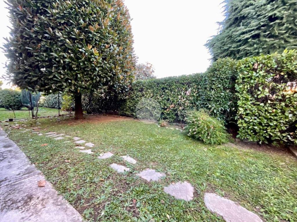 Appartamento a Leinì in Via Camillo Olivetti, 38 - Foto 2