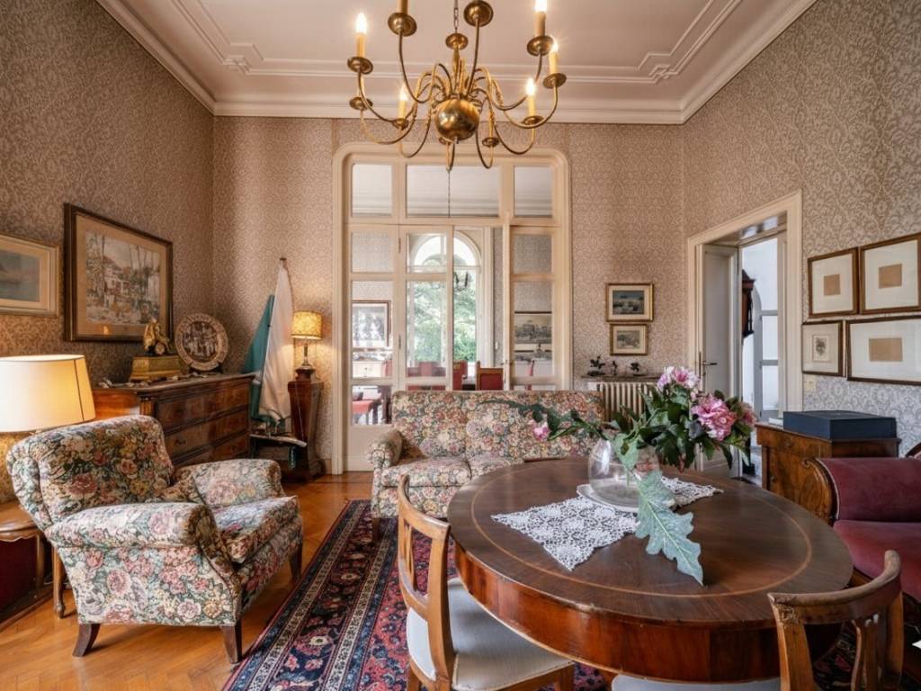 Villa a Mandello del lario in Via Falck 4 - Foto 2