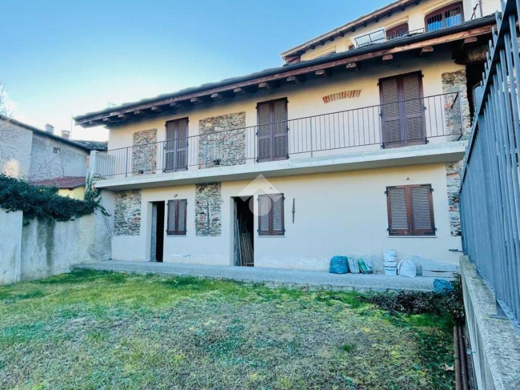 Villa a Lanzo torinese in Via Umberto I, 20 - Foto 2