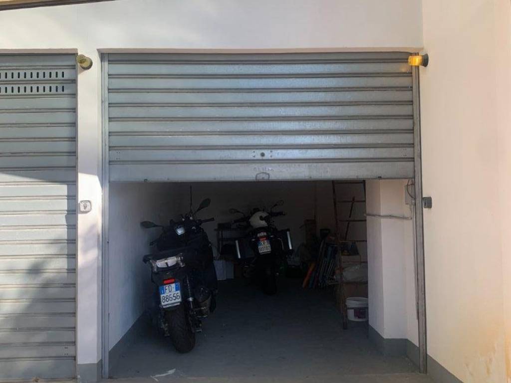 Box / garage a Genova in Via Giovanni Bettolo - Foto 3