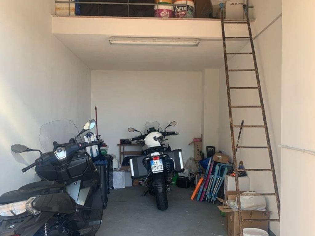 Box / garage a Genova in Via Giovanni Bettolo - Foto 4